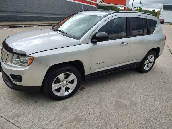 Beautiful 2012 Jeep Compass Latitude 4x4 make offer for sale in Youngstown, OH – photo 6