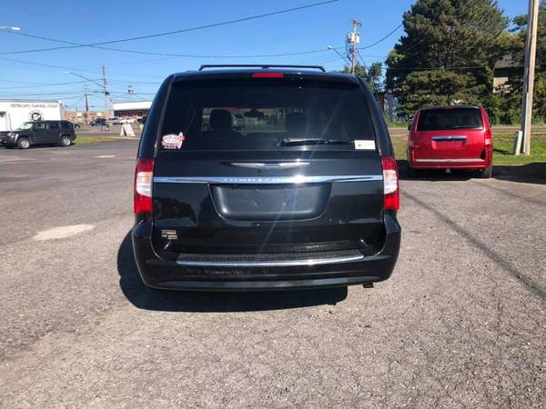 2012 chrysler town & country loaded for sale in Syracuse, NY – photo 2