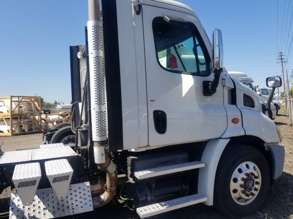 2014 Freightliner cascadia 113 DC Cummins ISX 12.8L ***LNG*** - cars... for sale in Seattle, WA