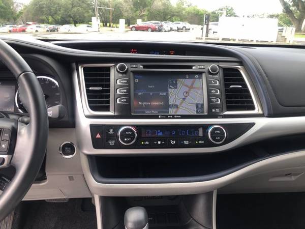 2018 Toyota Highlander XLE SKU: JS549499 SUV - - by for sale in Austin, TX – photo 12