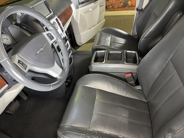 2010 Chrysler Town & Country Touring Plus FWD for sale in Beaverton, OR – photo 19
