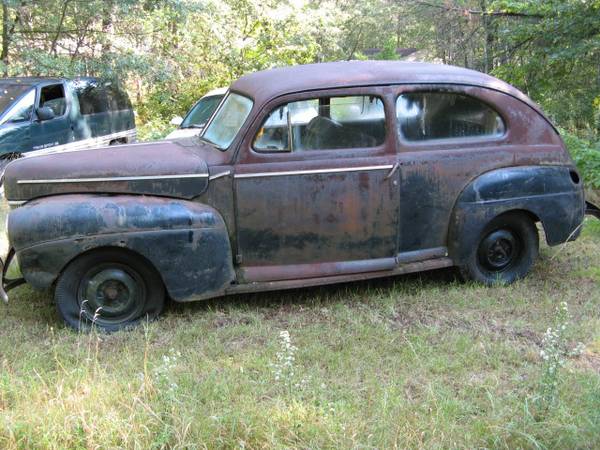 1941 Ford 2dr Deluxe Sedan for restoration or parts. Flat Head V8 for sale in Wausau, WI – photo 2