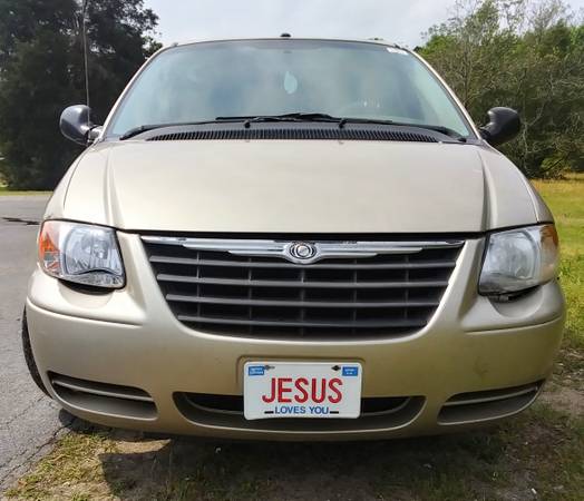 2006 Chrysler - TV and DVD player, Drives great, Ready to go - cars for sale in Other, GA – photo 4