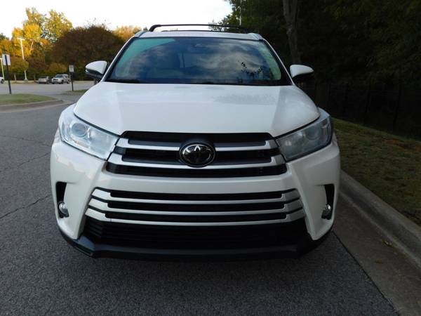 2018 *Toyota* *Highlander* *XLE V6 FWD* WHITE for sale in Fayetteville, AR – photo 9