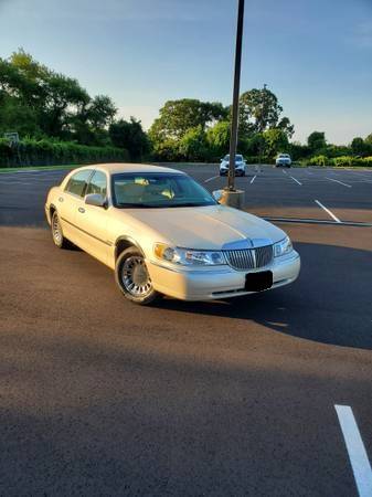 Clean 1998 Lincoln Town Car Cartier - HID turn signals! - cars & for sale in Carmel, IN – photo 24