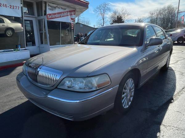 2003 Lincoln Town Car Executive for sale in Louisville, KY