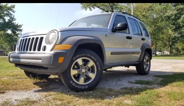 2005 JEEP LIBERTY 4X4!!! SNOW??? WHO CARES!!! - cars & trucks - by... for sale in Spring Hill, MO