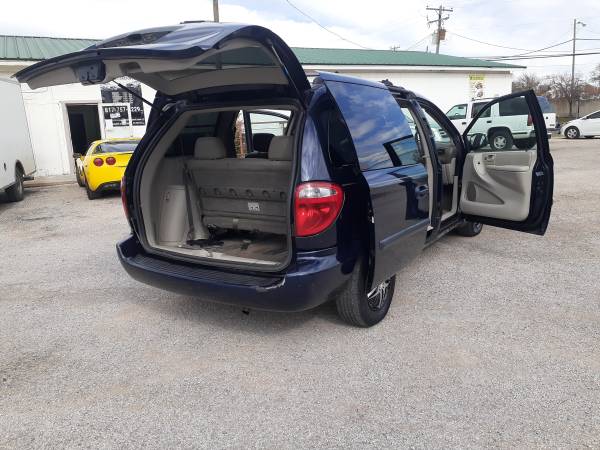 2005 chrysler town&country - cars & trucks - by owner - vehicle... for sale in Fort Worth, TX – photo 3