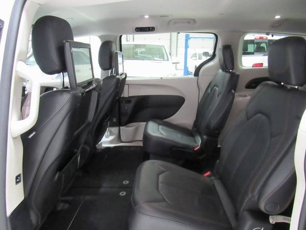 2017 Chrysler Pacifica FWD 4D Passenger Van / Minivan/Van Touring L Pl for sale in Waterloo, IA – photo 15