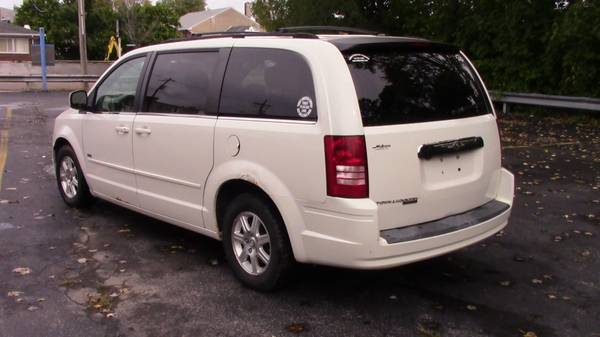 2008 Chrysler Town and Country Touring Minivan **3rd Row**DVD Player** for sale in Lockport, NY – photo 7