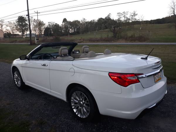 2013 Chrysler 200 convertible hard top for sale in Everett, PA