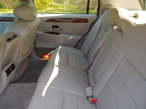 2001 Lincoln Town Car for sale in Chelsea, MI – photo 7