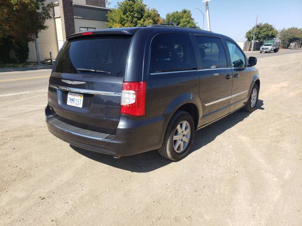 2013 Chrysler town and country 143,000 miles $5,800 for sale in Tracy, CA – photo 6