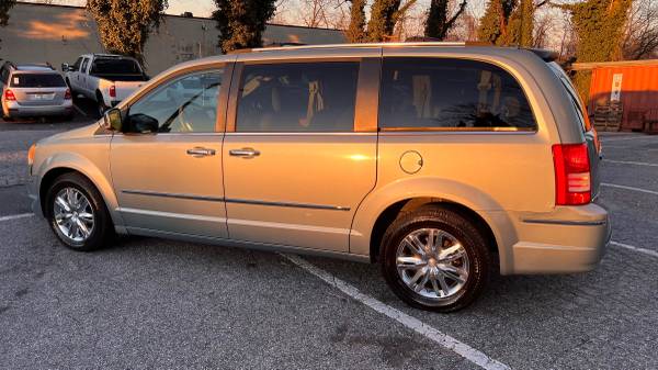 2008 Chrysler town and country limited 5800 or best offer - cars & for sale in Catonsville, MD – photo 4