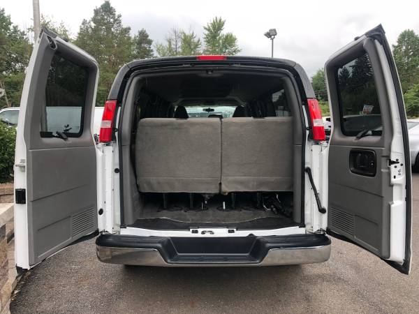 💥Passenger Van-Drives NEW/Clean CARFAX/35K Miles/Super Deal💥 for sale in Youngstown, OH – photo 11