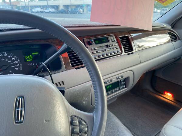 2000 LINCOLN TOWN CAR SIGNUATURE WITH ONLY 82K ORIG MILESSSS - cars for sale in Escondido, CA – photo 10