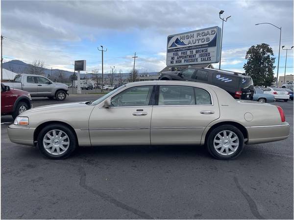 2006 Lincoln Town Car - - by dealer - vehicle for sale in Medford, OR – photo 2