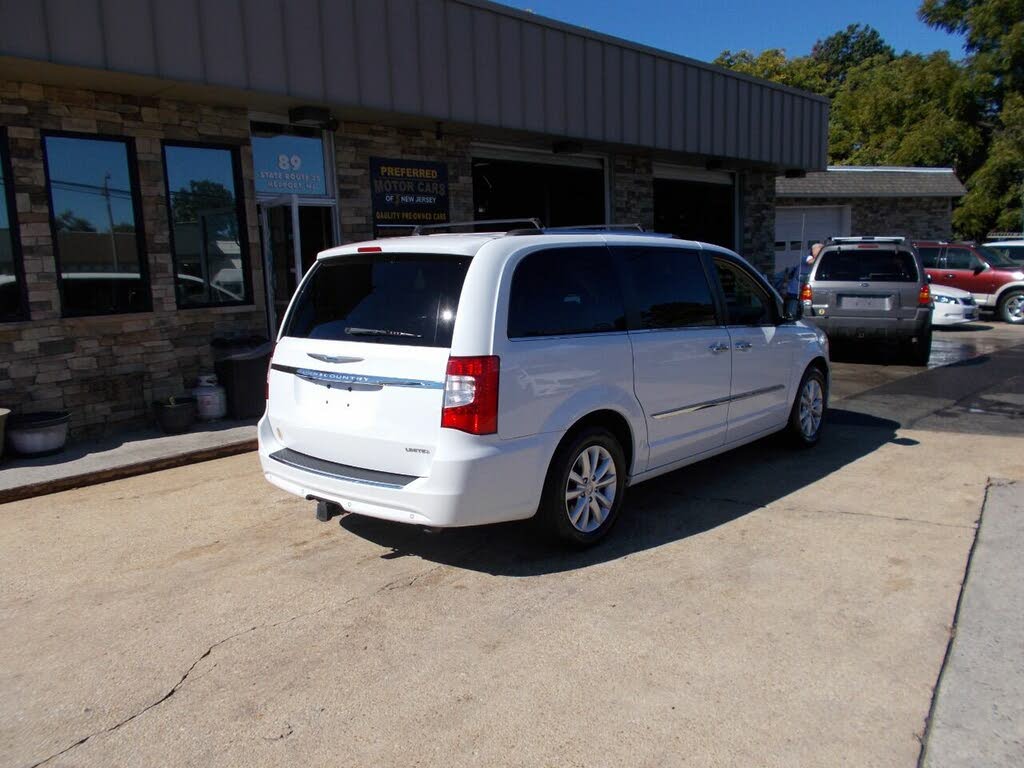 2016 Chrysler Town & Country Limited Platinum FWD for sale in Keyport, NJ – photo 3