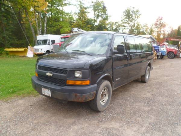 2006 CHEVORLET EXPRESS 3500 VAN 14 PASSENGER GM GMC 167,000 MILES 6.0 for sale in Westboro, WI – photo 2