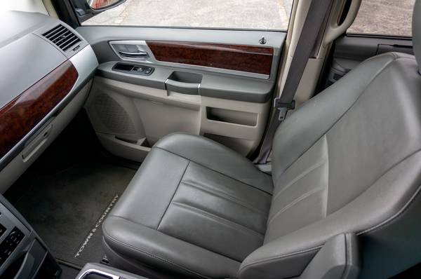 2010 Chrysler Town & Country Touring - - by dealer for sale in North Fort Myers, FL – photo 17