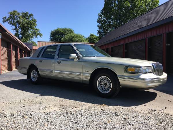 1997 Lincoln Towncar Executive Series for sale in Latrobe, PA – photo 4
