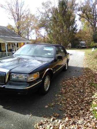 Lincoln Town Car for sale in North Bennington, NY – photo 4