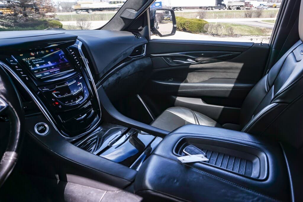 2018 Cadillac Escalade Platinum 4WD for sale in Burr Ridge, IL – photo 29
