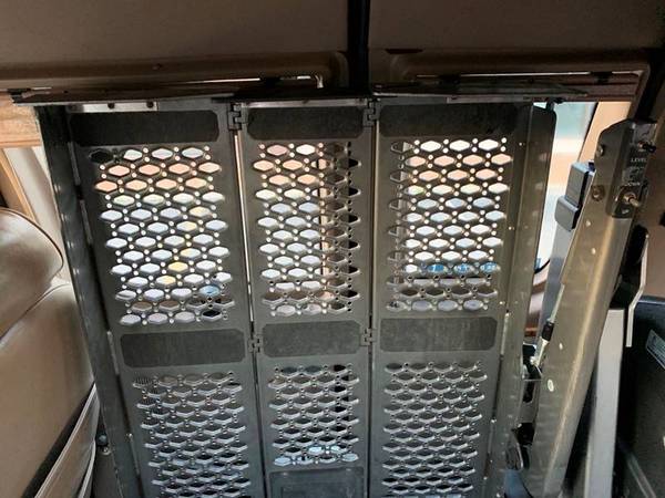 2004 FORD E-SERIES CHASSIS E-250 SD with Wheelchair Lift for sale in Springfield, IL – photo 20