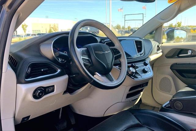 2020 Chrysler Pacifica Limited for sale in KANSAS CITY, KS – photo 14