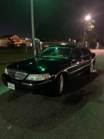 2003 Lincoln Town Car Executive - cars & trucks - by owner - vehicle... for sale in Myrtle Beach, SC – photo 4