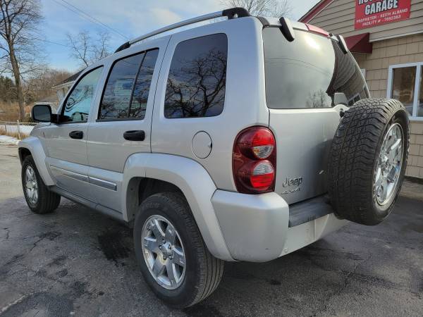 2005 Jeep Liberty Limited 4x4 Only 90k miles! Very Clean! - cars & for sale in Hyde Park, NY – photo 4