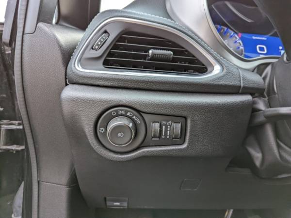 2019 Chrysler Pacifica FWD 4D Passenger Van/Minivan/Van Limited for sale in Waterloo, IA – photo 15