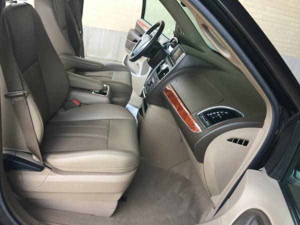 2015 Chrysler Town Country Touring for sale in Mount Prospect, IL – photo 21