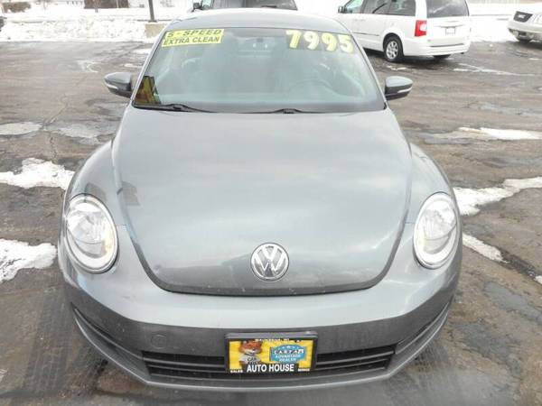 2012 Volkswagen Beetle 2 5L 5 speed heated leather new tires Nice! for sale in Waukesha, WI – photo 3