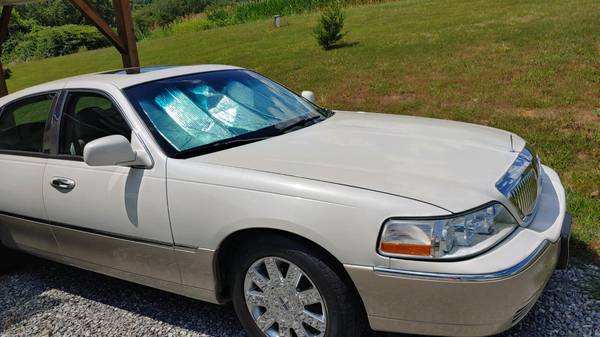 2004 Lincoln Town Car - cars & trucks - by owner - vehicle... for sale in Sanford, NC – photo 5