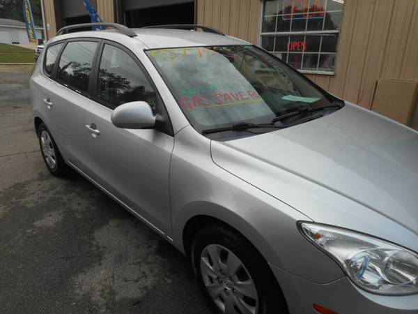2010 Hyundai Elantra Touring SE - - by dealer for sale in Adel, IA – photo 2