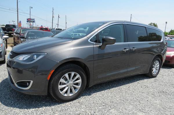 2019 Chrysler Pacifica Touring - - by dealer - vehicle for sale in Monroe, LA