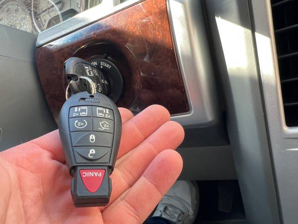 2010 CHRYSLER TOWN AND COUNTRY Touring DVD REMOTE START BACKUP for sale in Des Moines, IA – photo 20
