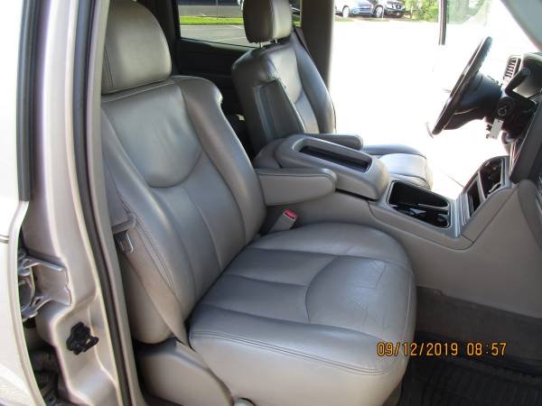 2004 CHEVY SUBURBAN LT ***3RD ROW SEATING*** for sale in Sarasota, FL – photo 17