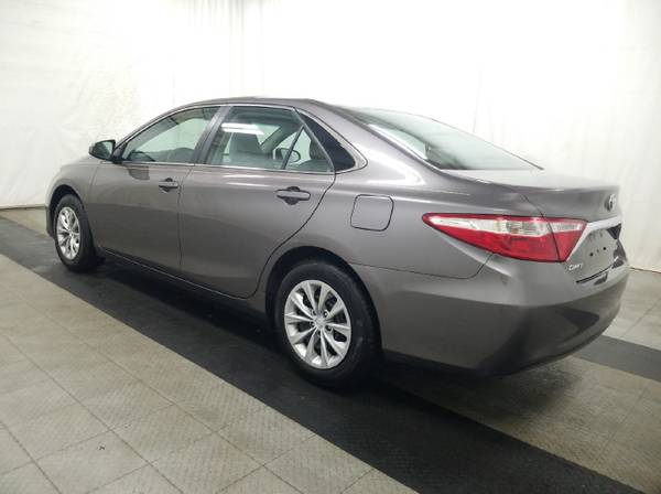 2017 Toyota Camry le for sale in Des Plaines, IL – photo 3
