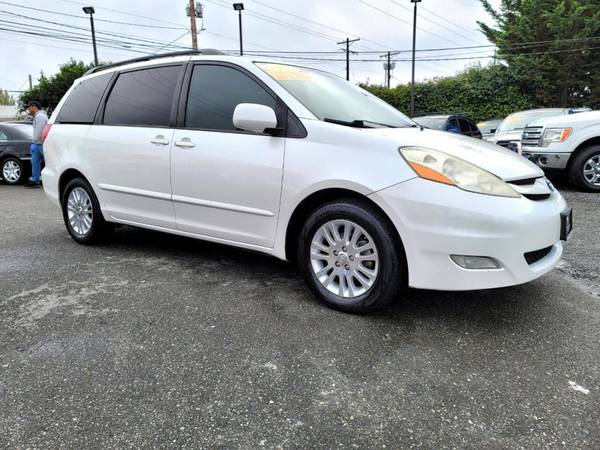 2007 Toyota Sienna XLE - cars & trucks - by dealer - vehicle... for sale in Lynnwood, WA – photo 4
