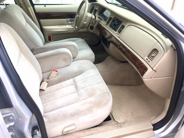 2006 Mercury Grand Marquis // 45k MILES! // 1-OWNER CLEAN CARFAX for sale in Clearwater, KS – photo 12