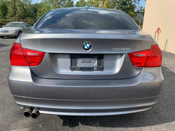 2011 BMW 328i xDrive AWD two-tone Black and Beige interior for sale in Jeffersonville, KY – photo 7