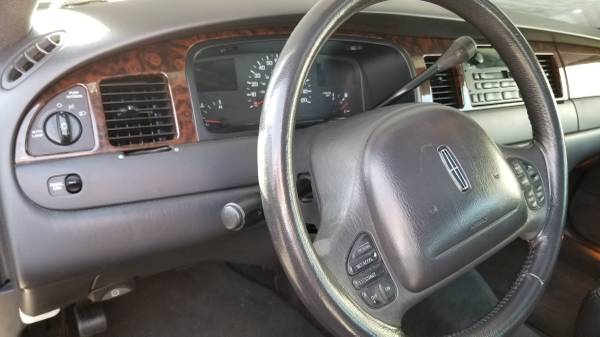 1998 Lincoln Town Car Signature; 1 Family Owned - - by for sale in Klamath Falls, OR – photo 11