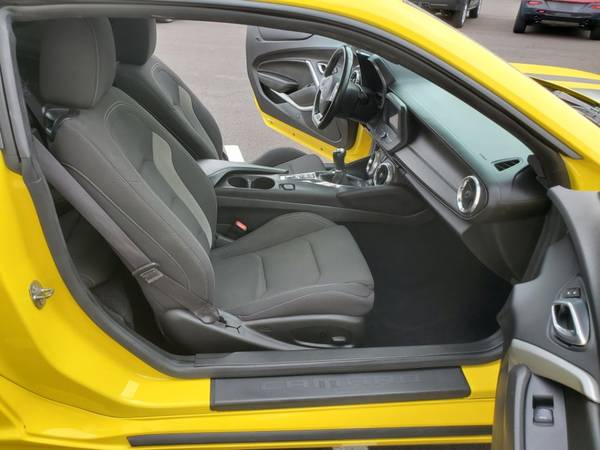 !!!2017 Chevrolet Camaro 1LS! 2.0L Turbo/RS PKG/Moonroof/Bright Yellow for sale in Lebanon, PA – photo 16