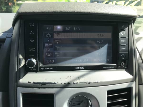 2008 Chrysler Town and Country Touring Dual DVD heated leather for sale in Jacksonville, IL – photo 2