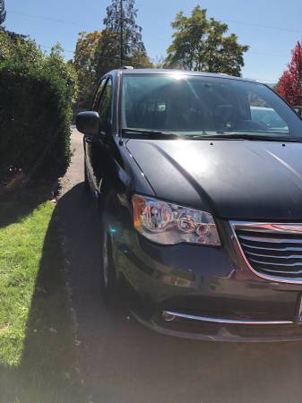 2011 chrysler town &country for sale in Medford, OR