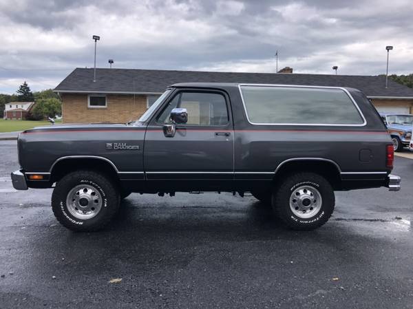 1990 Dodge Ram Charger 2dr AW150 S 4WD Black for sale in Johnstown , PA – photo 7