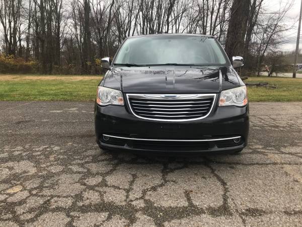 2013 Chrysler town and country - cars & trucks - by dealer - vehicle... for sale in Columbus, OH