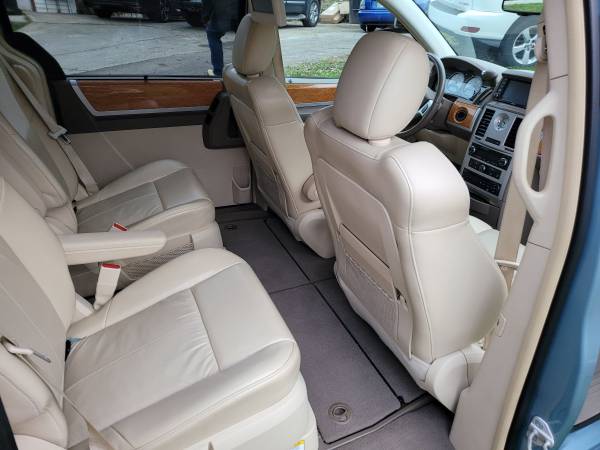 2008 Chrysler town and country limited great condition - cars &... for sale in Morristown, TN – photo 9